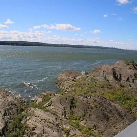 Om Chalet 2 Avec Spa Et Foyer Borde Du Fleuve Saint-Pierre-de-l'Ile-d'Orleans ภายนอก รูปภาพ