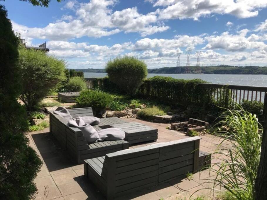 Om Chalet 2 Avec Spa Et Foyer Borde Du Fleuve Saint-Pierre-de-l'Ile-d'Orleans ภายนอก รูปภาพ