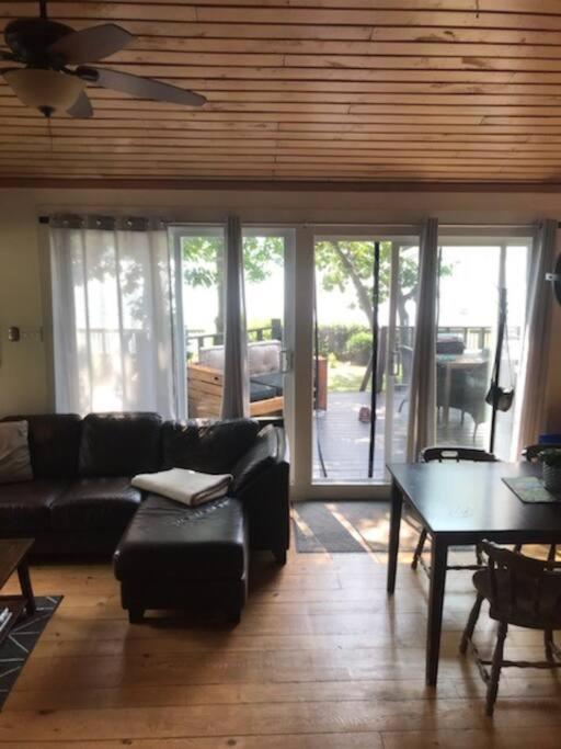 Om Chalet 2 Avec Spa Et Foyer Borde Du Fleuve Saint-Pierre-de-l'Ile-d'Orleans ภายนอก รูปภาพ